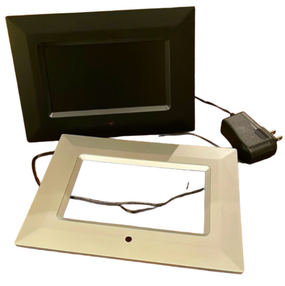 Nextar digital photo frame N7-110 with black or silver frame and instruc… - Picture 1 of 5